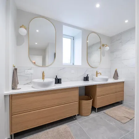 Grand Duplex 5 Chambres, Ideal Equipes, Travailleurs & Groupes Apartman